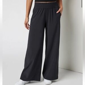 Vuori Villa wideleg pant - short - black small